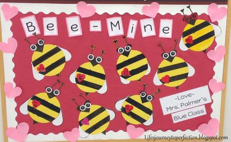 Valentines Day Bulletin Board Ideas, Door Classroom, February Bulletin Boards, Valentine Bulletin Boards, Valentines Classroom, Valentines Day Bulletin Board, February Crafts, Preschool Bulletin, Preschool Bulletin Boards