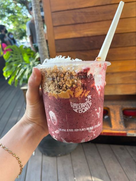 Acai Bowls Hawaii, Ice Cream Business, Acai Smoothie Bowl, Acai Smoothie, Breakfast Menu, Summer Treats, Smoothie Recipes Healthy, Breakfast Bowls, Food Obsession