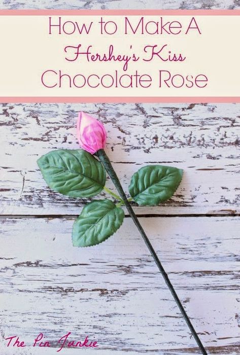 How To Make A Hershey's Kiss Chocolate Rose Found at the #WonderfulWednesdayHop Hershey Kiss Flowers, Hershey Kiss Roses, Hershey Kisses Gifts, Kids Valentines Day Treats, Hershey Kisses Crafts, Hershey Kisses Chocolate, Kiss Gift, Chocolate Flowers Bouquet, How To Kiss