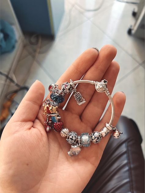 Pandora Moments Bracelet, Pandora Design, Pandora Bracelet Charms Ideas, Pandora Bracelet Designs, Pandora Armband, Pandora Jewelry Charms, Accessories Style, Jewelry Accessories Ideas, Pandora Bracelet Charms