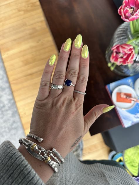 Summer Yellow Nails 2023, Yellow Green Chrome Nails, Chrome Inspo Nails, Yellow Tip Chrome Nails, Neon Nails Chrome, Neon Yellow Chrome Nails, Light Yellow Chrome Nails, Lime Green Chrome Nails, Nails Yellow Chrome