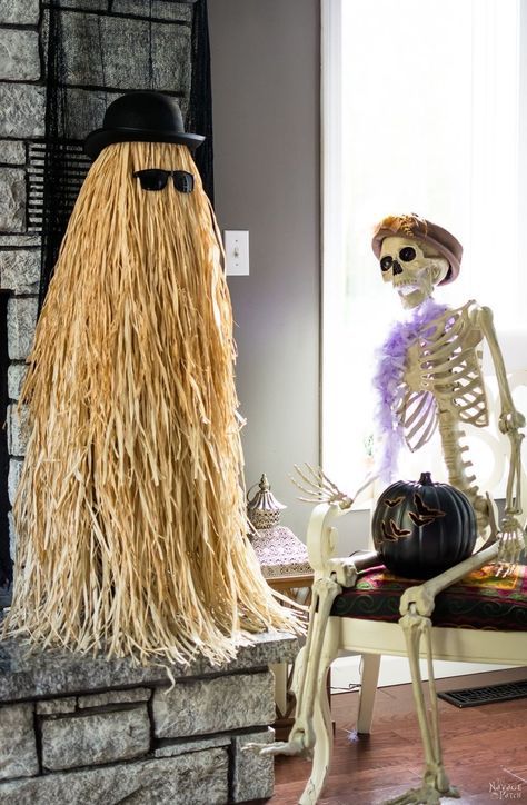 Cousin Itt {Halloween prop} | Easy and budget friendly DIY Halloween prop| DIY Addams Family prop| Step-by-step tutorial for DIY Cousin Itt | DIY Dollar store Halloween decorations| Upcycled tomato cage to Halloween decoration | Before & After | TheNavagePatch.com Family Props, Cousin Itt, Cousin It, Addams Familie, Dollar Store Halloween Decorations, Halloween Props Diy, Halloween Tutorial, Dollar Store Halloween, Halloween Prop