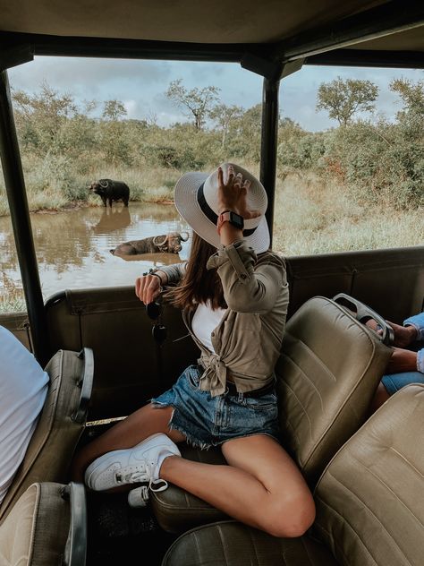 Africa safari trip. 😻 #safari #southafrican #wildlife #fashion South Africa Picture Ideas, Safari Shorts Outfit, Trip To Africa Outfit, African Safari Aesthetic, Safari Poses, Safari Hairstyles, Cute Safari Outfits, South Africa Outfits, Desert Outfits Women