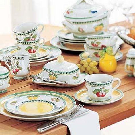 Farmhouse Bread, Creative Garden Decor, House Elements, Villeroy And Boch, Casual Dinnerware, Cream Soup, French Garden, Soup Plating, Villeroy & Boch