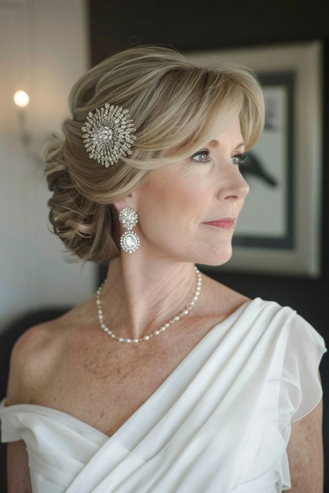 French twist with crystal clips creating a sophisticated mother-of-the-bride look Highlight Ash Blonde, Mother Of The Bride Hairstyles, Wedding Hair Brunette, Long Hair Highlights, Elegant Mother Of The Bride, Undercut Styles, Loose Updo, Elegant Ponytail, Types Of Hair Extensions