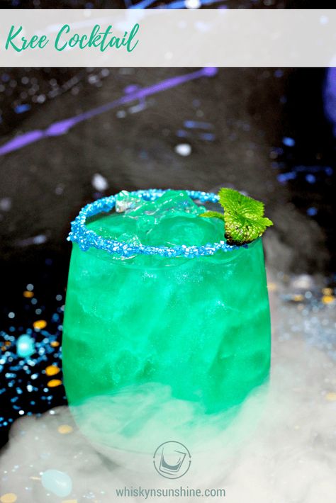 Kree Cocktail | Captain Marvel Cocktail | Marvel Recipe | #CaptainMarvel #HigherFurtherFaster Malibu Rum Cocktails, Cocktails With Malibu Rum, Wine Night Appetizers, Best Rum Cocktails, Malibu Rum Drinks, Rum Drinks Recipes, Malibu Drinks, Cream Cheese Appetizer, Yummy Summer Drinks