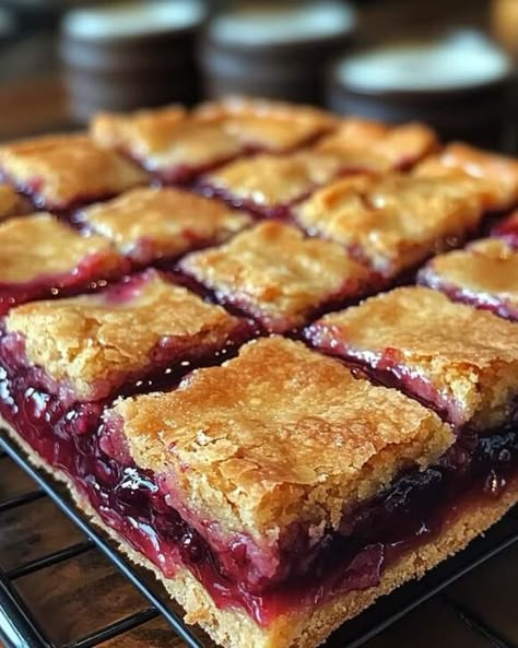 Sweet and Simple Cherry Pie Bars for Any Occasion! - NewsBreak Cherry Pie Bars Recipe, Berry Crumble Bars, Pie Bars Recipe, Easy Dessert Bars, Cherry Pie Bars, Easy Bar Recipes, Homemade Cherry Pies, Cherry Bars, Sweet Bars