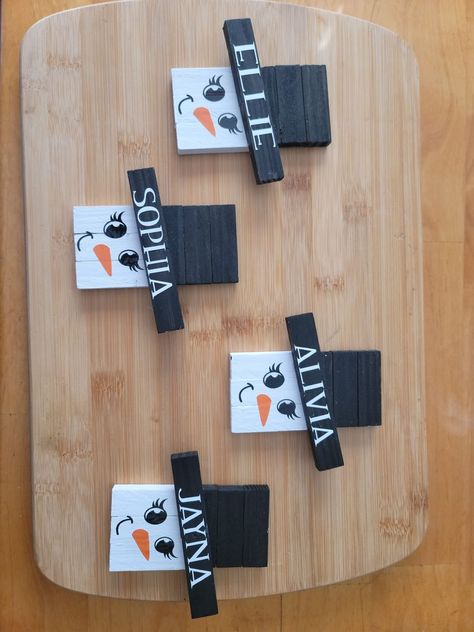 Jenga Block Snowman, Diy Jenga Blocks Ideas, Christmas Ornaments Homemade Kids, Diy Christmas Gifts For Coworkers, Block Snowman, Dollar Tree Diy Christmas, Snowman Crafts Diy, Christmas Craft Show, Christmas Crafts Diy Projects