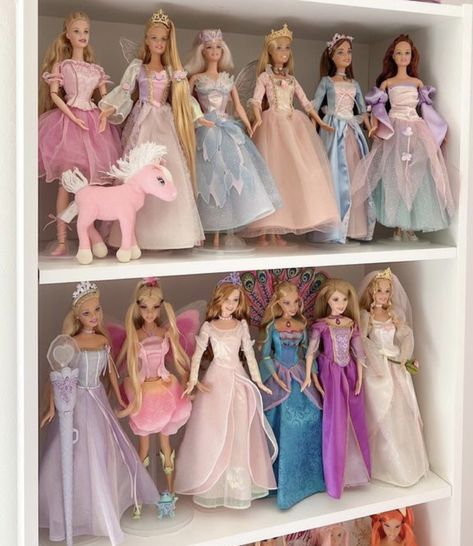 Doll Collector Aesthetic, Barbie Movies Dolls, Doll Collector Room, Barbie Shelf, Barbie Movie Dolls, Barbie Movies Aesthetic, Disney Princess Barbies, Old Barbie Dolls, Barbie 90s