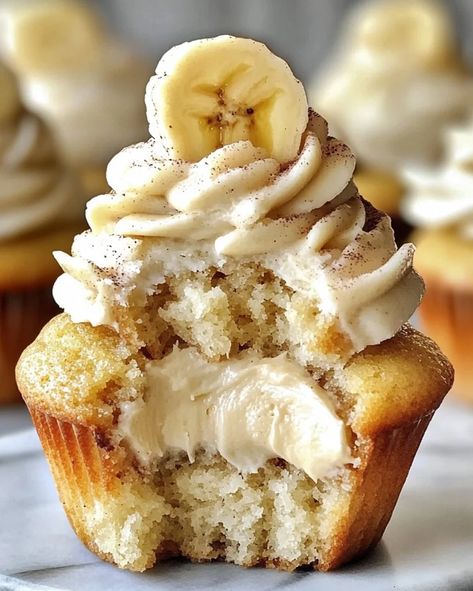 Moist banana cupcakes filled with cream cheese and topped with fluffy frosting. A delicious treat that's easy to make and irresistible to all! Optimal Recipes, Banana Cream Cheese, Banana Desserts, Pudding Cupcakes, Cream Cheese Cupcakes, Mini Pumpkin Cheesecake, Cupcakes Easy, Cupcakes Filled, Fluffy Frosting