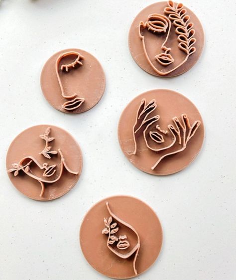 Pottery Stamp, Polymer Clay Flower Jewelry, Diy Earrings Polymer Clay, Clay Stamps, Polymer Clay Jewelry Tutorials, Polymer Clay Tools, Metal Clay Jewelry, Polymer Clay Jewelry Diy, Precious Metal Clay