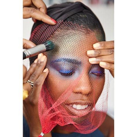 To create the illusion of fish scales, makeup artist Porsche Cooper used Gina Betteli's inventive trick. Cut a piece of plastic netting from a bag of potatoes and use as that your stencil. With a fluffy brush, mix together the cobalt and turquoise shades, and then lightly tap on top of the net to create your design. Begin at the temples, then work your way down, defining the cheekbones as well. To set the cream shadow, dust the netting with a oceanic shimmery powder shadow (we love Gucci Shad... Diy Mermaid Makeup, Costume Meduse, Mermaid Makeup Halloween, Mermaid Makeup Tutorial, Makeup Luxury, Dresses Halloween, Halloweenský Makeup, Halloween Make-up Looks, Medusa Costume