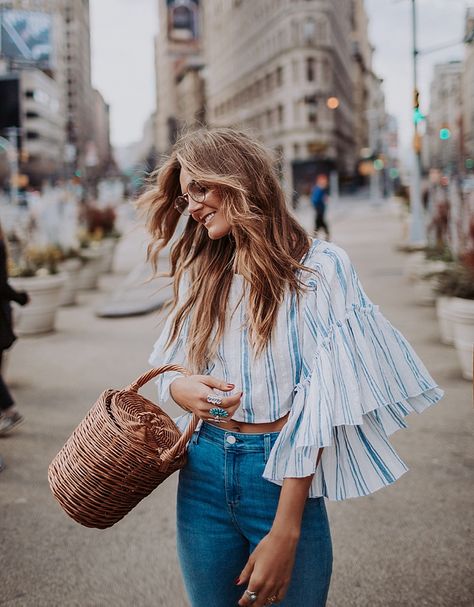 07-Style Inspiration | 11.05.17-This Is Glamorous Street Market Photography, Bell Sleeve Top Outfit, Sleeve Top Outfit, Market Photography, Mode Kawaii, Street Market, Top Outfit, Looks Street Style, Looks Chic