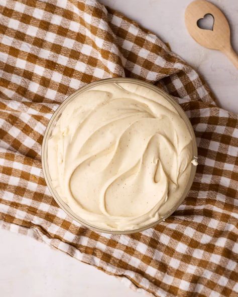 Brown Butter Cream Cheese Frosting Chai Spice Cake Recipe, Brown Butter Frosting Recipe, Brown Butter Cream Cheese Frosting, Brown Butter Cream Cheese, Chai Cake, Cinnamon Roll Icing, Brown Butter Frosting, Butter Cream Cheese Frosting, Moist Carrot Cakes