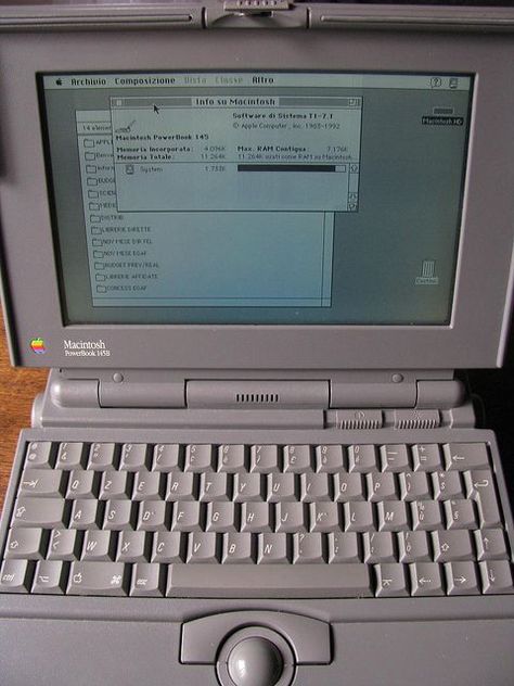 90s Laptop, Macintosh Computer, Retro Technology, Macintosh Apple, Apple Macintosh, Computer History, Old Technology, Apple Technology, Apple Computer