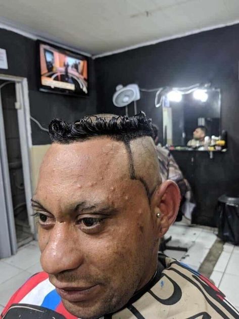 One Has To Wonder What Goes To Their Mind When They Go To Get This Done Horrible Haircuts, Haircut Memes, Haircut Fails, Ugly Hair, Hair Fails, Barber Haircut, Diy Haircut, Bad Haircut, Subtle Highlights