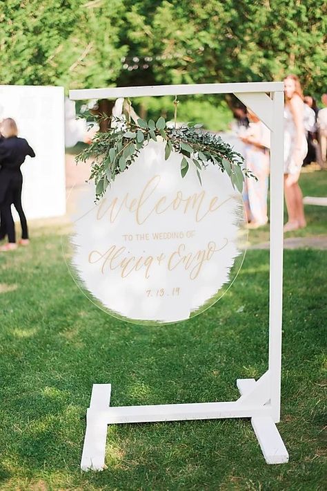 Welcome Sign Birthday Party Entrance Diy, Welcome Board Wedding Ideas, Wedding Welcome Board Ideas, Acrylic Welcome Board, Wedding Signs Acrylic, Acrylic Welcome Sign Wedding, Acrylic Wedding Decor, Welcome Sign Acrylic, Weddings Decorations Elegant Romantic