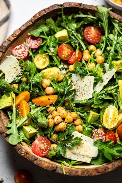 Vegan Arugula Salad with Chickpeas, Avocado and Cherry Tomatoes Side Dish Easy, Mesclun Salad, Cold Salad Recipes, Salad With Chickpeas, Arugula Recipes, Arugula Salad Recipes, Vegan Summer Recipes, Vegan Salads, Vegan Salad Recipes