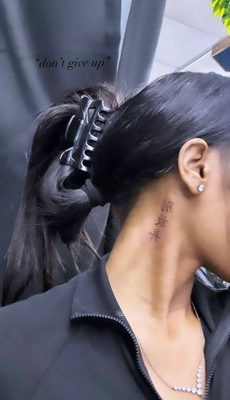 Baddie Tattoos Back, Ear To Neck Tattoo, Tattoo Back Ear, Small Tattoo Ideas For Women Simple, Back Of Ear Tattoo, Back Ear Tattoo, Minimal Tattoo Designs, Behind Ear Tattoos, Minimal Tattoo Ideas