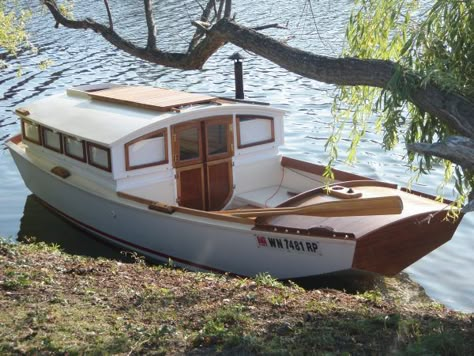 Where is info on the Garvey Houseboat? Small Houseboats, Shanty Boat, Wooden Boat Building, Build Your Own Boat, Wooden Boat Plans, Cabin Cruiser, Boat Building Plans, Boat Kits, Wood Boats