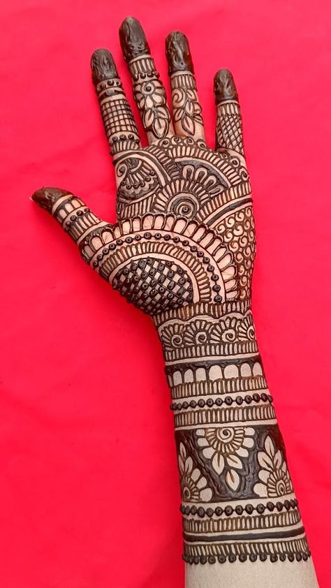 Simple Mehendi Designs Right Hand, Easy Mehndi Design Full Hand, Henna Design Right Hand, Palm Full Mehndi Design, Easy Bharwa Mehndi Designs, Mehndi Design Easy Front Hand, Mehndi Designs Simple Right Hand, Simple Mehandi Front Hand Easy, M3hendi Design