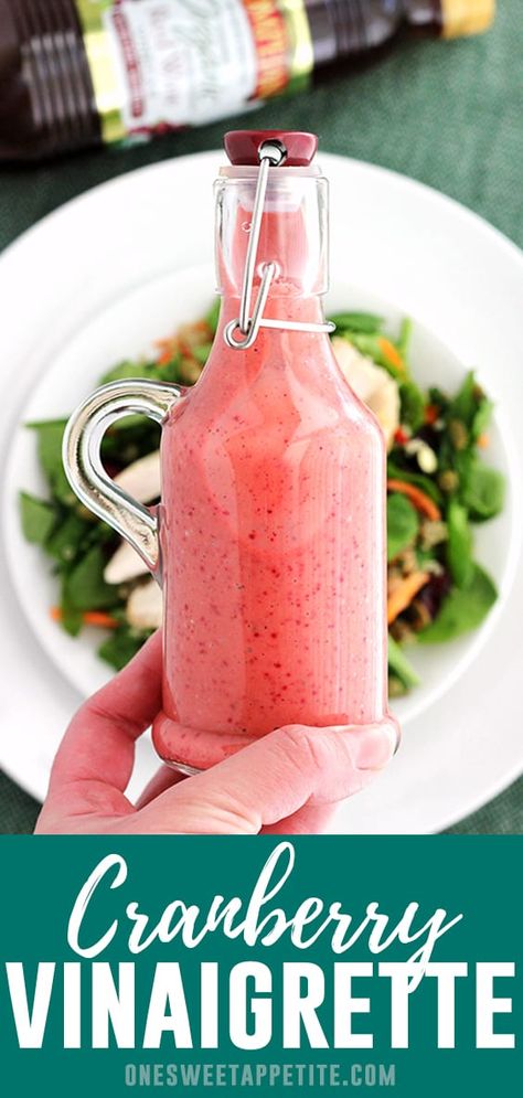 Holiday Salad Dressing, Apple Cranberry Salad, Cranberry Vinaigrette, Vinegar Salad Dressing, Leftover Cranberry Sauce, Turkey Salad, Cranberry Salad, Salad Easy, Vinaigrette Recipe