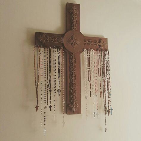 Rosary Decor Wall Hangings, Rosary Holder Wall Diy, Wooden Jewelry Aesthetic, Rosary Collection Display, How To Display Rosaries, Rosary Wall Hanger, Rosary Hanger Diy, Rosary Holder Wall, Rosary Display Ideas