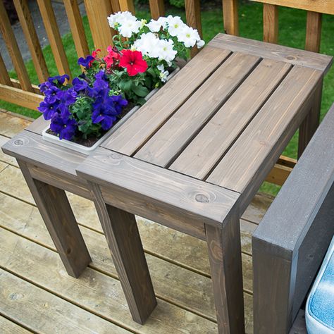 Planter Box Designs, Garden Bed Layout, Outdoor End Table, End Tables Diy, Diy Planter Box, Outdoor End Tables, Diy End Tables, Planter Table, Plant Table