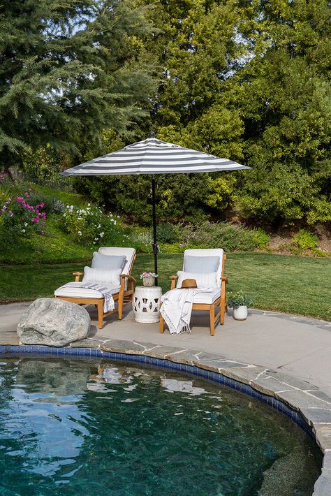 Outdoor Pool Deck Decor, Outdoor Seating Area By Pool, Pool Area Seating Ideas, Backyard Poolside Ideas, Small Pool Patio Decorating Ideas, How To Decorate Around Pool Area, Pool Side Furniture Ideas Backyard, Poolside Umbrella Ideas, Pool Seating Area Backyard Ideas