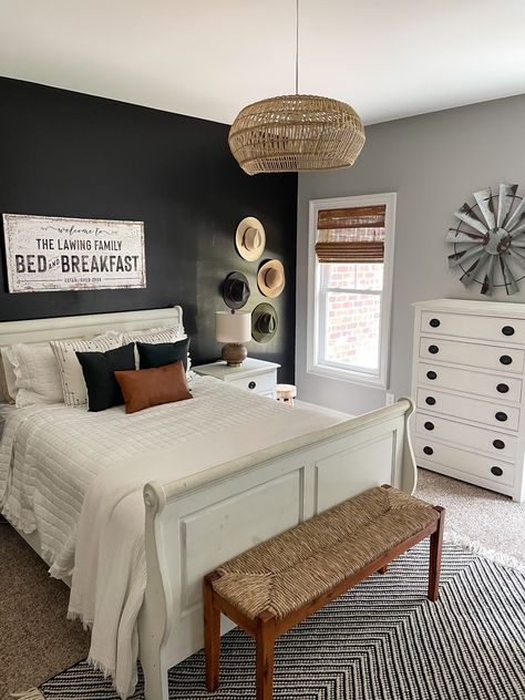 White Bedding Farmhouse Bedroom, Black And White Country Bedroom, Boho Modern Farmhouse Bedroom, Black And White Bedroom Ideas Boho, Farmhouse Bedroom With Black Furniture, Farmhouse Teenage Girl Bedroom, Black And White Girls Bedroom, Black And White Teenage Girl Bedroom, Black And White Farmhouse Bedroom