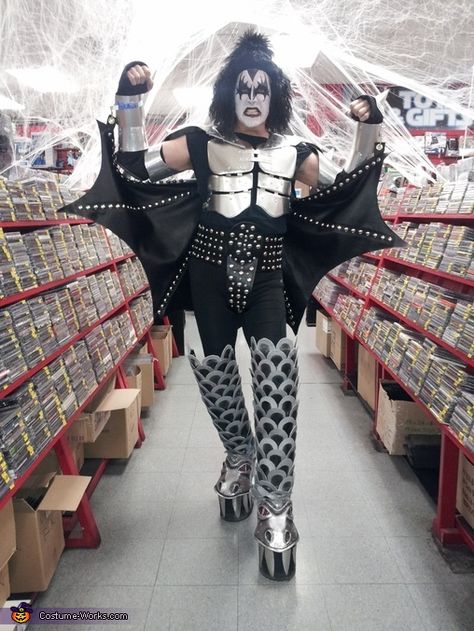 The Demon from KISS - 2013 Halloween Costume Contest via @costumeworks Kiss Costume Diy, Kiss Band Costume, Gene Simmons Costume, Rock N Roll Outfit, Kiss Album Covers, Kiss Halloween Costumes, Rock Costume, Banda Kiss, Demon Costume