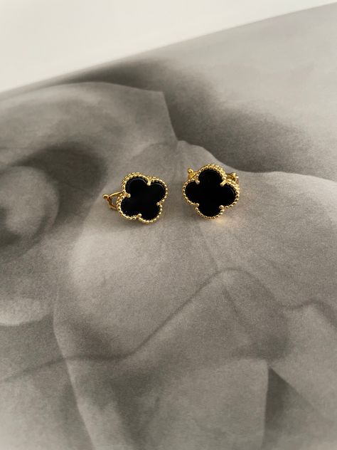 Jewellery Photo, Black Jewellery, Clover Jewelry, Clover Design, Heart Hoop Earrings, Clover Earrings, Chic Earrings, Clover Necklace, Estilo Chic