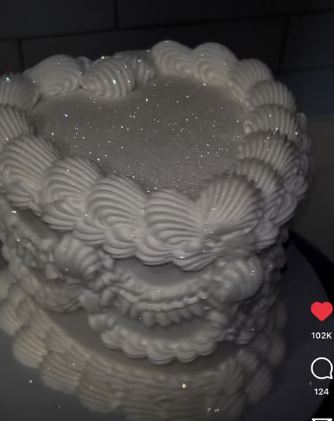 Heart Cake 17 Birthday, Cute White Birthday Cakes, Glitter Cake Aesthetic, Shiny Birthday Cake, Cute Birthday Cakes Ideas, Glitter Heart Cake Birthday, White Glitter Birthday Cake, 18th Birthday Cake Glitter, Heart Shaped Glitter Cake