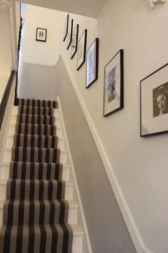 Narrow Hallway Decorating Ideas, Small Hallway Decorating, Hallways Ideas, Decorating Hallways, Hallway Staircase, Landing Decor, Hallway Paint Colors, Landing Ideas, Hallway Paint