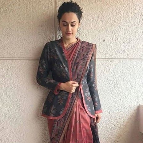 in Saree Styles With Coat, Blazer Blouse Saree, Winter Blouses For Saree, Ias Saree Look, Corporate Saree Look, Saree With Blazer Formal, Corporate Saree, Saree With Blazer, Winter Saree