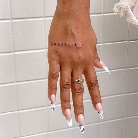 Small Dainty Tattoo, Tattoo Sentences, Dainty Tattoo, Tattoos For Black Skin, Inspiration Aesthetic, Dainty Tattoos, Girly Tattoos, Tattoo Parlors, Female Tattoo