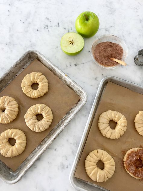 undefined Cinnamon Apple Rings, Ice Cream Puffs, Apple Ice Cream, Apple Pastry, Apple Rings, Puff Pastry Dough, Caramel Topping, Frozen Puff Pastry, Recipes Appetizers And Snacks