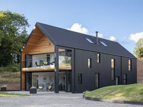 Grand Designs Houses, Corrugated Steel, Metal Building Designs, Steel Building Homes, House Cladding, Casa Country, Modern Barn House, Shed Homes, Barn Style House