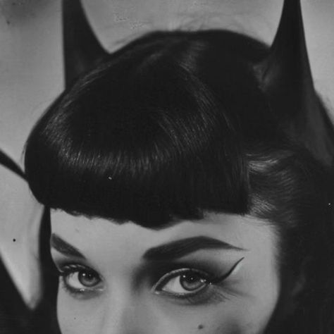 Pin Up Devil Costume, Bat Outfit Halloween, Vintage Bat Halloween Costume, Goth Aesthetic Black Women, 1950s Vampire, Vintage Bat Costume, Halloween Black And White Aesthetic, Bat Costume Makeup, Goth Halloween Aesthetic