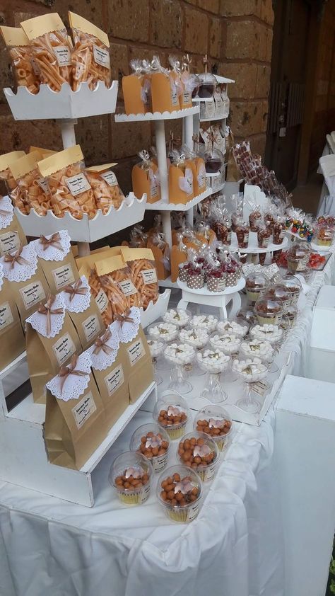 Wedding Treats Table Ideas, Baptism Snack Table Ideas, Quince Snack Table Ideas, Individually Wrapped Desserts, Bautizo Dessert Table, Quinceanera Snack Table Ideas, Mesas De Snack Ideas, Wedding Snack Table Ideas, Baptism Candy Table