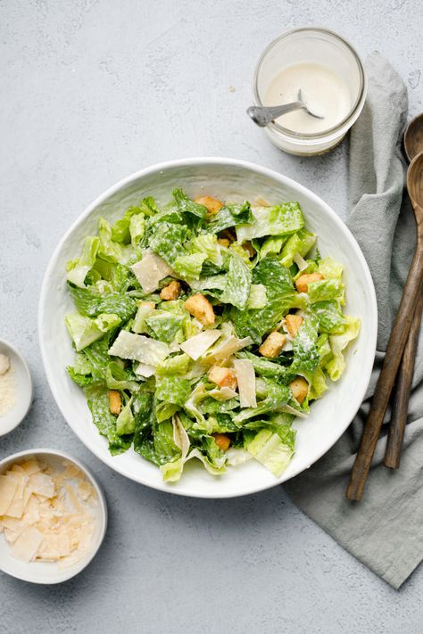 Fresh romaine, tangy garlic lemon dressing and crunchy croutons for a classic Caesar Salad! Pasta Salad Food Photography, Salad Photoshoot, Cookbook Photoshoot, Homemade Salads Recipes, Salad Photography, Homemade Caesar Dressing, Homemade Caesar, Salad Dressing Container, Classic Caesar Salad