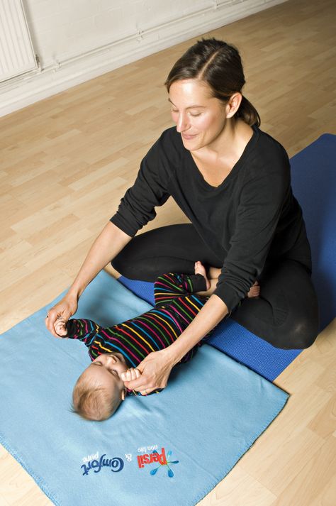 Mom And Baby Yoga, Postpartum Yoga, Postnatal Yoga, Yoga Club, Yoga Guide, Baby Workout, Baby Yoga, Postnatal Workout, Pregnancy Yoga