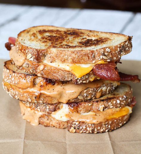 13 Utterly Genius Gourmet Sandwich Recipes - Thrillist Gourmet Sandwich Recipes, Gourmet Sandwiches Recipes, Cheddar Grilled Cheese, Grill Cheese, Roast Beef Sandwich, Gourmet Grilled Cheese, Classic Grilled Cheese, Pan Relleno, Sandwich Bar