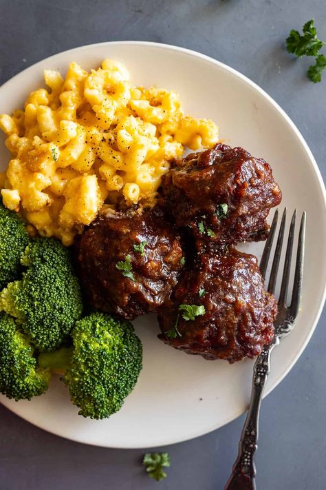 Easy Barbecue Meatballs, Bbq Meatball Meals, Bbq Meatballs And Mashed Potatoes, Meat With Mac And Cheese, Mac And Cheese And Meatballs, Bbq Beef Meatballs, Easiest Dinner Ideas, Meal Ideas With Meatballs, Meatballs Sides Dishes