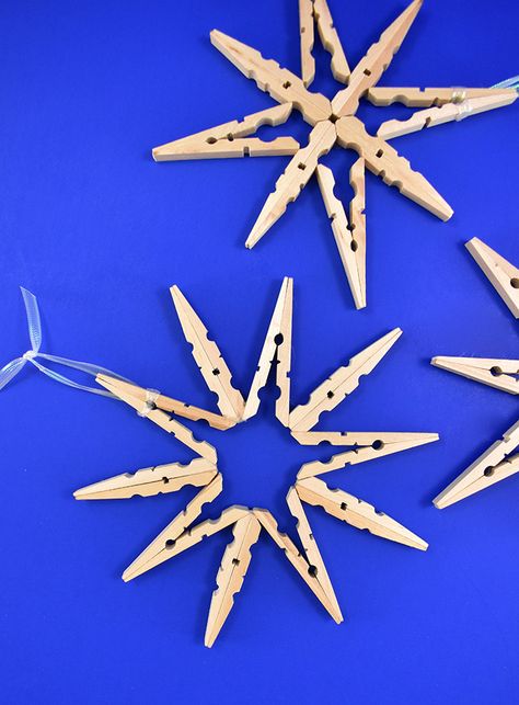 These fancy clothespin snowflakes are gorgeous as is and extra special when flocked. Get the full tutorial to easily make these! Clothespin Snowflake, Clothes Pin Ornaments, Pinterest Christmas Crafts, Clothespin Crafts Christmas, Clothespin Diy Crafts, Wooden Clothespin Crafts, Clothespin Art, Homemade Christmas Tree, Clothespin Crafts