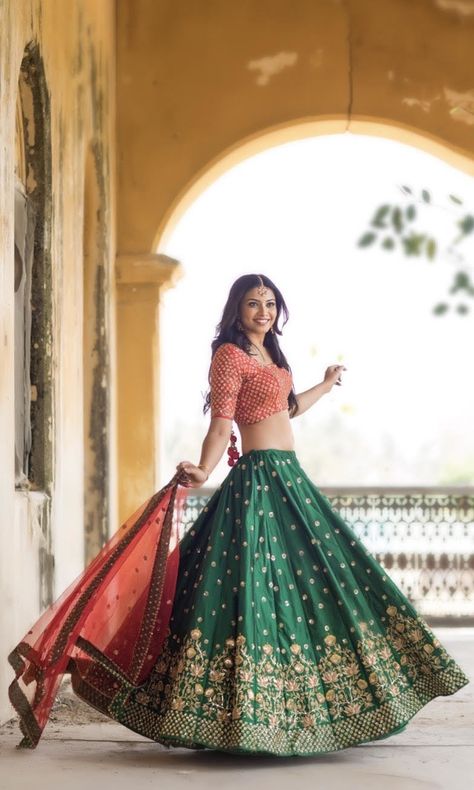 Dark green lehenga for mehendi with small motifs and red blouse and dupatta Dark Green Lehenga, Indian Outfits Lehenga, Yellow Lehenga, Lehnga Dress, Lehenga Blouse Designs, Indian Bridal Lehenga, Green Lehenga, Indian Lehenga, Indian Bridal Outfits