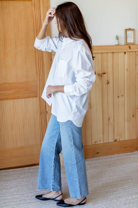 Outfit Ideas For White Shirt, Relaxed Denim Outfit, Sweatpants And Button Up Shirt, Button Down Outfits For Women, Oversized Shirtoutfit, Mens White Shirt Outfit Women, White Button Down Oversized, White Shirt And Denim Outfit, White Shirt Outfits For Women