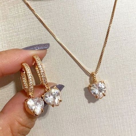 A set of heart-shaped diamond earrings and pendants to redefine your beauty. Are you ready to add more poise to your outfit with this incredible set? #ophiradiamonds #ophiradiamondsnyc #usajewelery #newyorkjeweler #diamondsets #diamondjewels #diamondsettings #pendantsetdesign #customizeyours #foryourspecialsomeone #jewelryofinstgram #pendantcollection #realdiamondpendant #minimaldesigner Heart Shaped Diamond Earrings, Heart Shaped Diamond Necklace, Heart Shaped Diamond Pendant, Diamond Pendant Set, Diamond Wrap Ring, Unique Gold Jewelry Designs, Diamond Pendant Jewelry, Creative Jewelry Photography, Gold Jewels Design