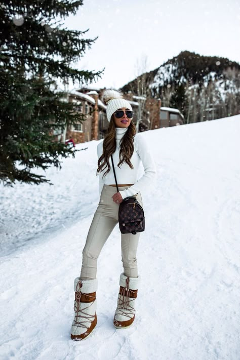 Save Vs Splurge: Winter Boots You Need Now - Mia Mia Mine Ski Vacation Outfits, Christmas In New York Outfits, Winter Ski Fashion, Ski Outfits For Women, Mode Au Ski, Snow Outfits For Women, Apres Ski Outfit, Womens Ski Outfits, Ski Outfit For Women