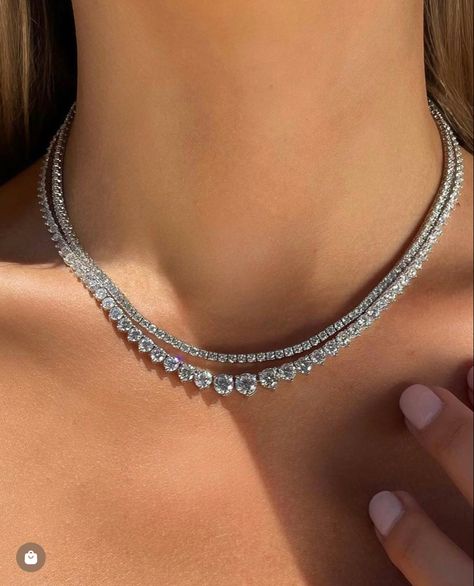 Jewelry Qouts, Long Diamond Necklace, Kily Jenner, Diamond Necklace Wedding, Hand Chain Jewelry, Bridal Jewelry Vintage, Expensive Jewelry Luxury, Online Gold Jewellery, Dior Jewelry